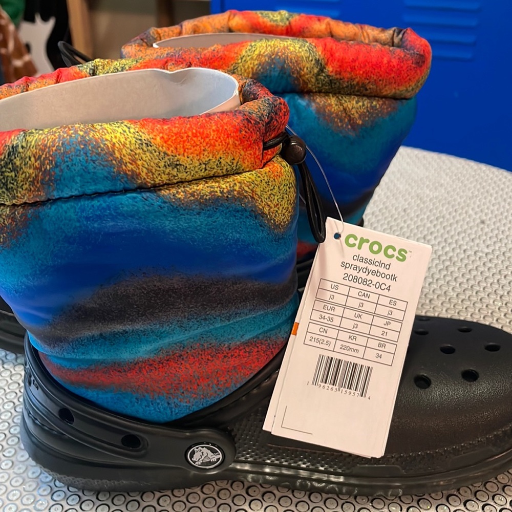 Brand new children’s Sherpa lined croc boots.